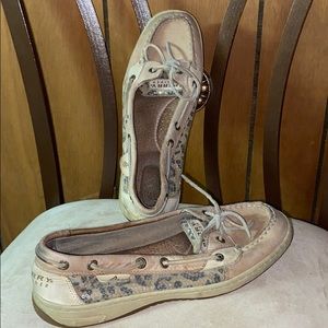 Sequence cheetah Sperry’s flats